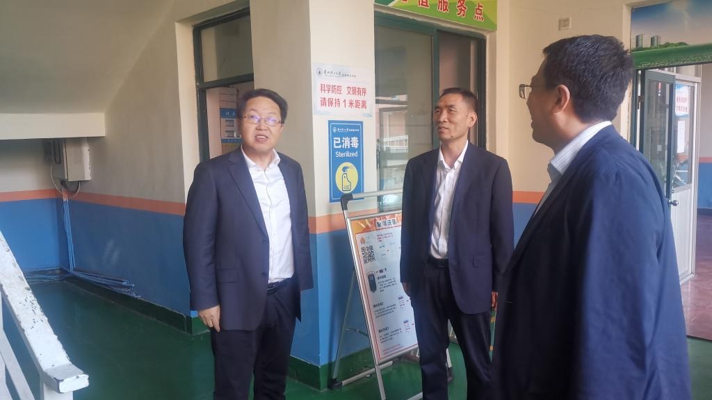 学校开展节前后勤保障和市场供应安全检查